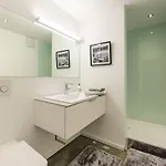 Lovely 1-bedroom With Patio/ Free Parking Lot Appartamento Essen