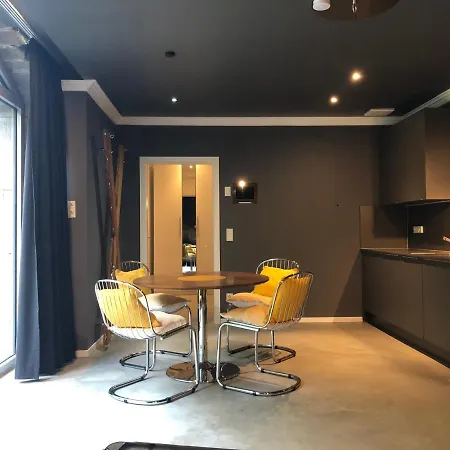 Lovely 1-bedroom With Patio/ Free Parking Lot Apartmán