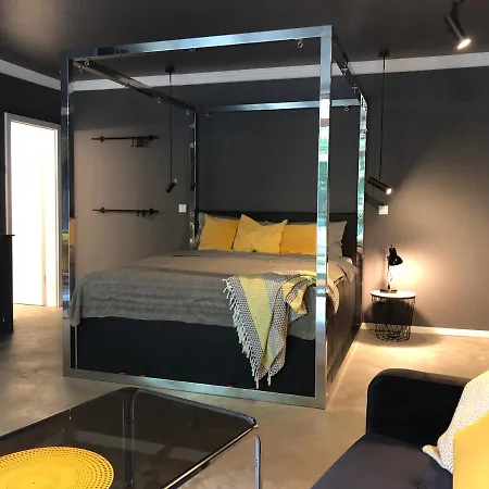 Lovely 1-bedroom With Patio/ Free Parking Lot شقة *