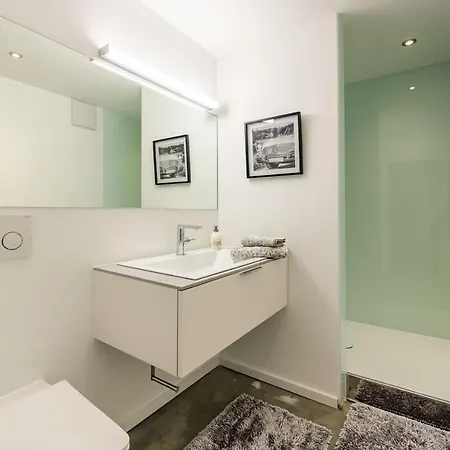 Lovely 1-bedroom With Patio/ Free Parking Lot Lejlighed Essen