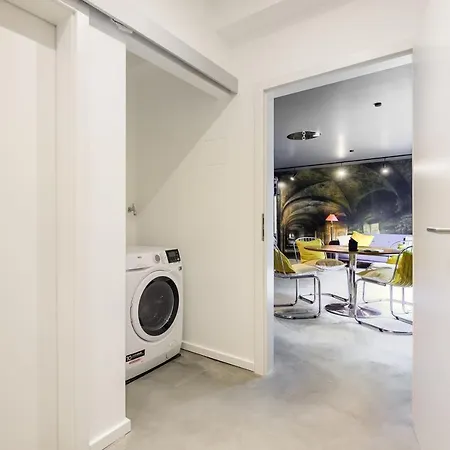 Apartmán Lovely 1-bedroom With Patio/ Free Parking Lot