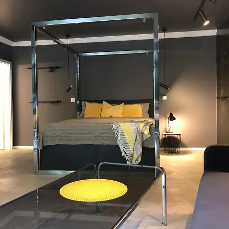 Lovely 1-bedroom With Patio/ Free Parking Lot شقة إسن