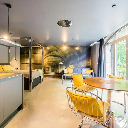 Apartment Lovely 1-bedroom With Patio/ Free Parking Lot Essen